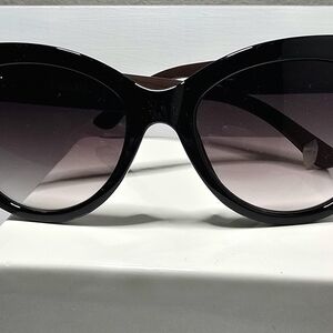 Women's Oversized Round Sunglasses in Black
